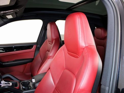 Used 2020 Porsche Cayenne image 14