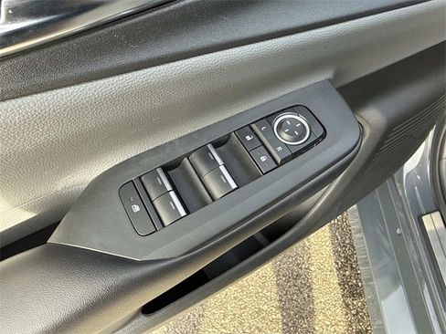 Used 2023 Toyota Prius XLE image 12