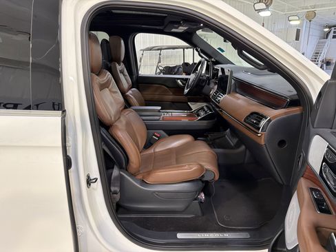 Used 2024 Lincoln Navigator L Reserve image 15