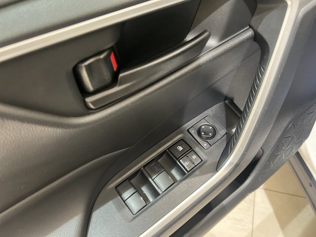 Used 2023 Toyota RAV4 LE AWD/4WD image 21