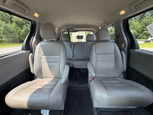 Used 2020 Toyota Sienna XLE Premium AWD/4WD image 19