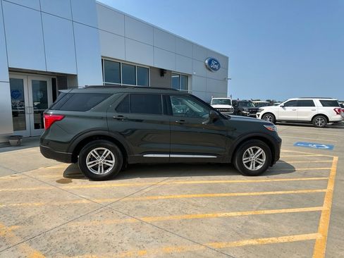 Used 2023 Ford Explorer XLT w/ Equipment Group 202A AWD/4WD image 8