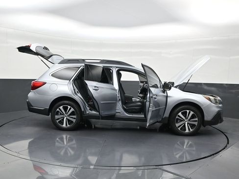 Used 2019 Subaru Outback 3.6R Limited image 36