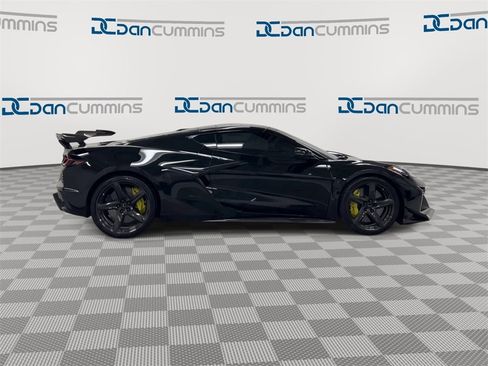 Used 2024 Chevrolet Corvette Z06 w/ Z07 Performance Package image 9