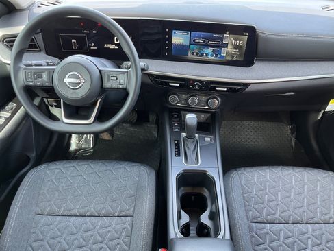 Certified 2025 Nissan Kicks SV image 12