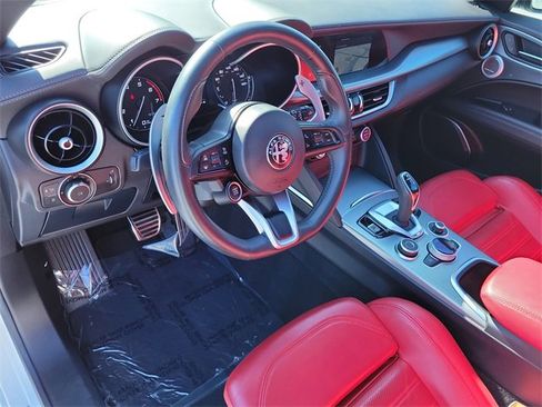 Used 2023 Alfa Romeo Stelvio Veloce image 17