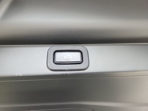 Used 2023 Land Rover Range Rover Long Wheelbase SE image 14