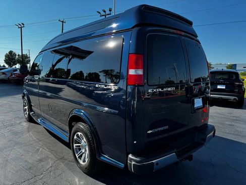 Used 2025 Chevrolet Express 2500 w/ Driver Convenience Package RWD image 3