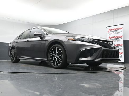 Used 2021 Toyota Camry SE FWD image 33
