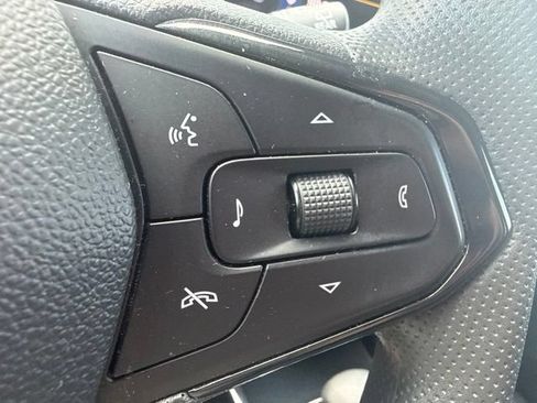 Used 2025 Chevrolet Trax LT FWD image 14