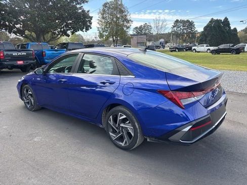 Used 2025 Hyundai Elantra SEL w/ Cargo Package image 5