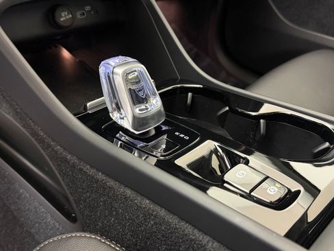 Used 2024 Volvo XC40 B5 Plus w/ Protection Package Premier AWD/4WD image 17