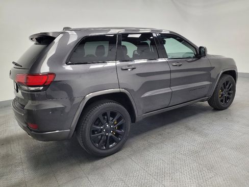 Used 2018 Jeep Grand Cherokee Altitude AWD/4WD image 10