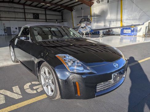 Used 2004 Nissan 350Z Enthusiast image 2