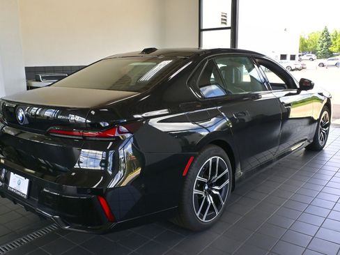 New 2024 BMW i7 eDrive50 w/ M Sport Package image 2