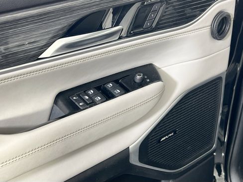 Used 2022 Jeep Wagoneer Series II w/ Convenience Group I image 18