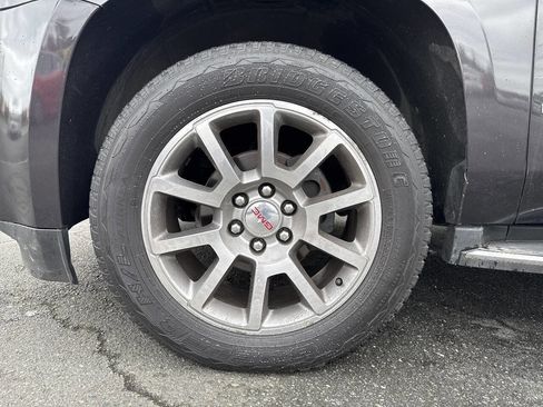 Used 2017 GMC Yukon Denali image 2