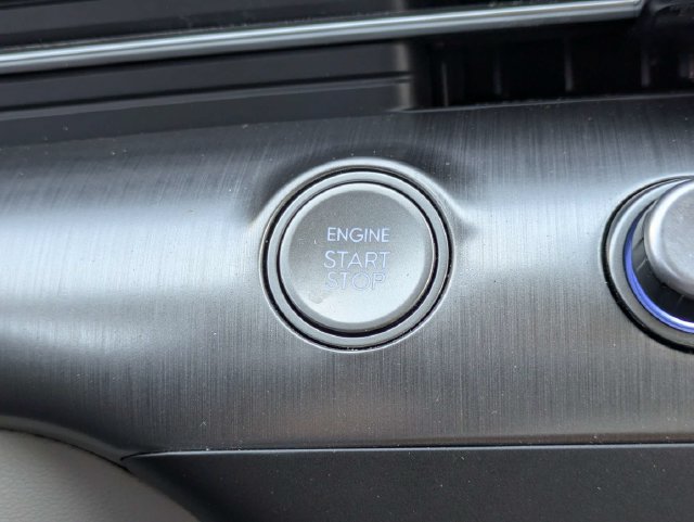 Used 2025 Hyundai Kona SEL FWD image 29