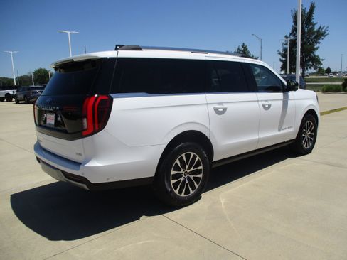 Used 2025 Ford Expedition Max Platinum AWD/4WD image 6