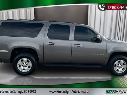 Used 2013 Chevrolet Suburban LT image 6