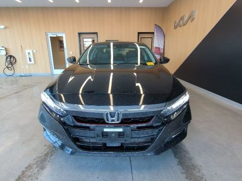 Used 2018 Honda Accord Touring image 12