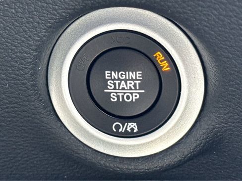 Used 2024 Chrysler Pacifica Pinnacle image 21