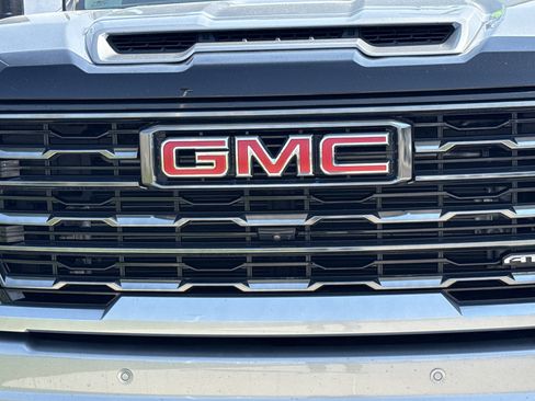 Used 2024 GMC Sierra 2500 AT4 w/ AT4 Premium Plus Package AWD/4WD image 10