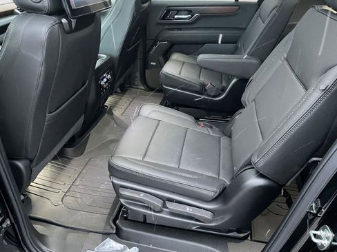 New 2026 GMC Yukon XL Denali w/ Denali Reserve Package image 13