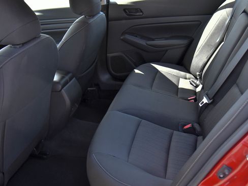 Used 2025 Nissan Altima 2.5 SV FWD image 32