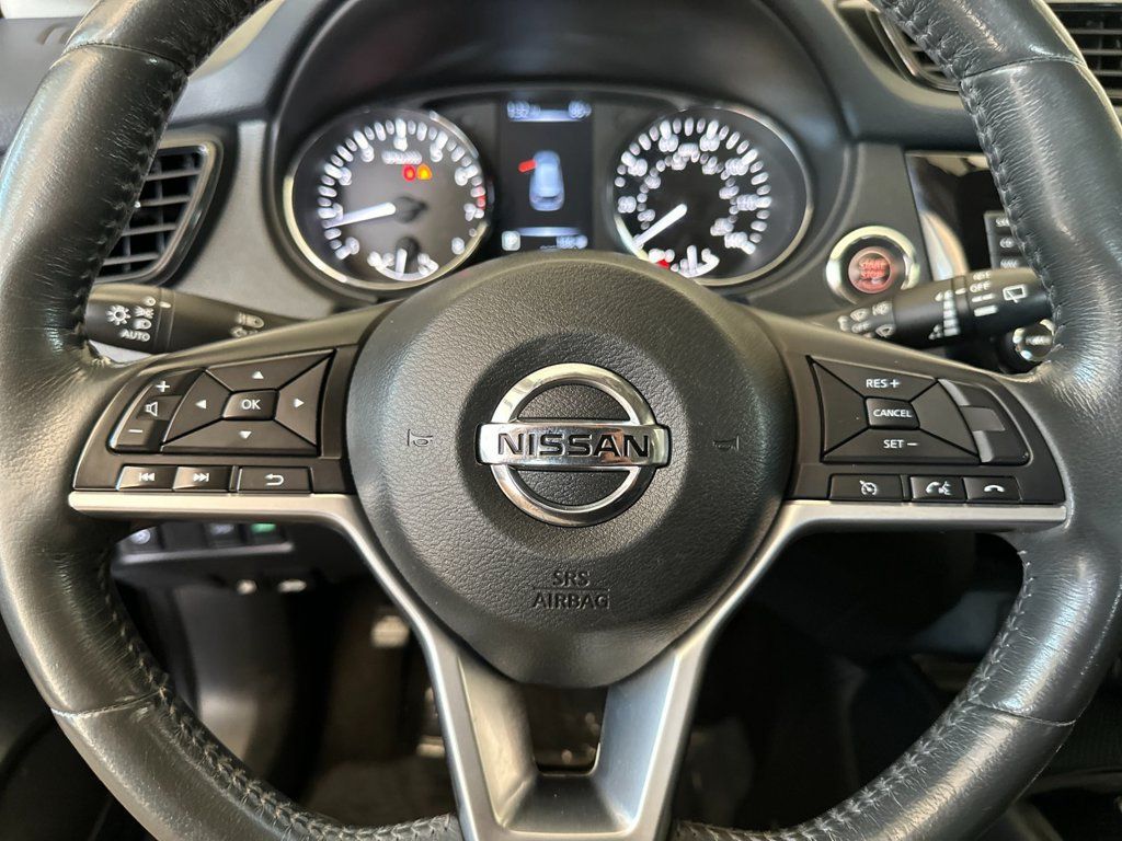 Used 2017 Nissan Rogue SV w/ Sun & Sound Touring Package FWD image 22