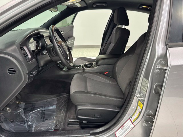 Used 2018 Dodge Charger SXT RWD image 11