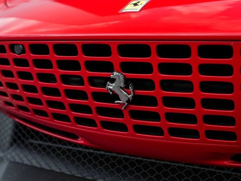 Used 2024 Ferrari Roma RWD image 9
