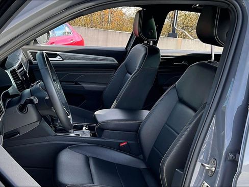 Used 2022 Volkswagen Atlas Cross Sport SE image 7