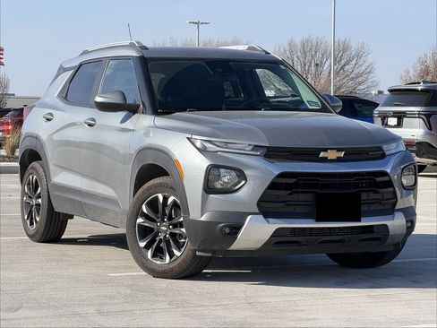 Used 2023 Chevrolet TrailBlazer LT image 2
