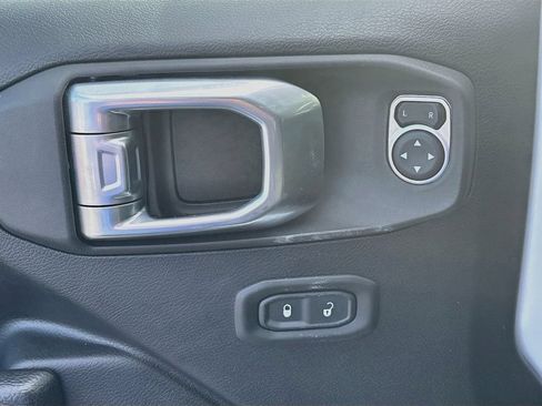 Certified 2022 Jeep Wrangler Unlimited Sport AWD/4WD image 18
