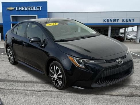 Used 2021 Toyota Corolla LE FWD image 1