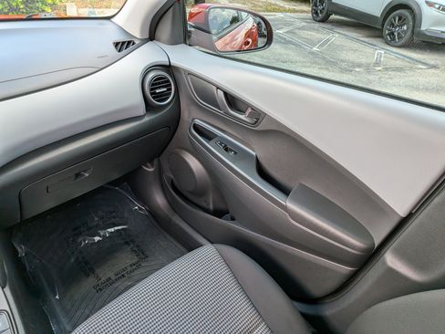 Used 2020 Hyundai Kona SEL Plus FWD image 17