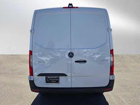 Used 2025 Mercedes-Benz Sprinter 2500 image 4