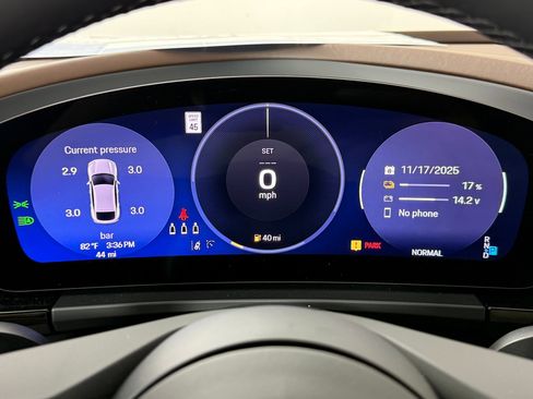 Certified 2025 Porsche Macan 4S Electric AWD/4WD image 23