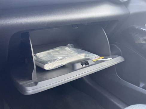 Used 2025 Chevrolet Trax LT image 31