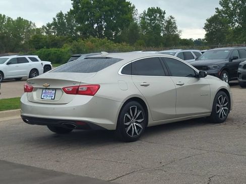 Used 2016 Chevrolet Malibu LT FWD image 3