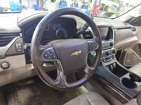 Used 2018 Chevrolet Suburban LT w/ Luxury Package image 17