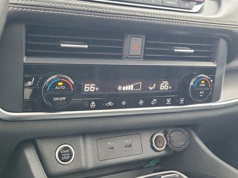 Used 2023 Nissan Rogue SV w/ SV Premium B Package image 27