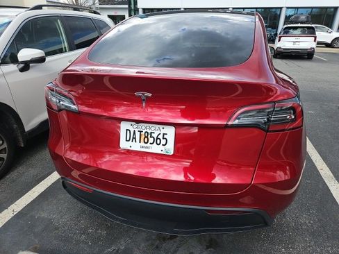 Used 2024 Tesla Model Y Long Range image 8