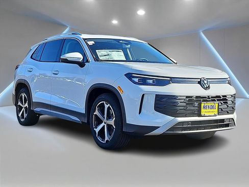 New 2026 Volkswagen Tiguan SE image 3