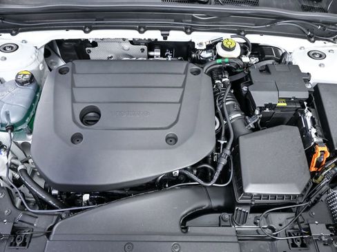 New 2026 Volvo XC40 B5 Plus w/ Protection Package Premier image 33