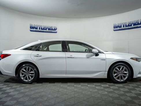 Used 2020 Toyota Avalon XLE w/ Moonroof Package image 11
