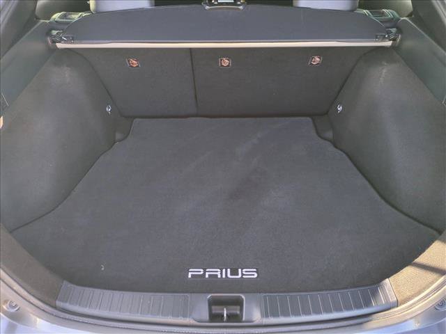 Used 2021 Toyota Prius XLE w/ Carpet Mat Package (TMS) FWD image 6