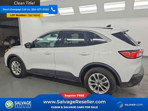 Used 2022 Ford Escape SE image 3
