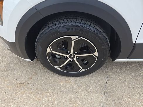 Used 2024 Kia Niro EX FWD image 25